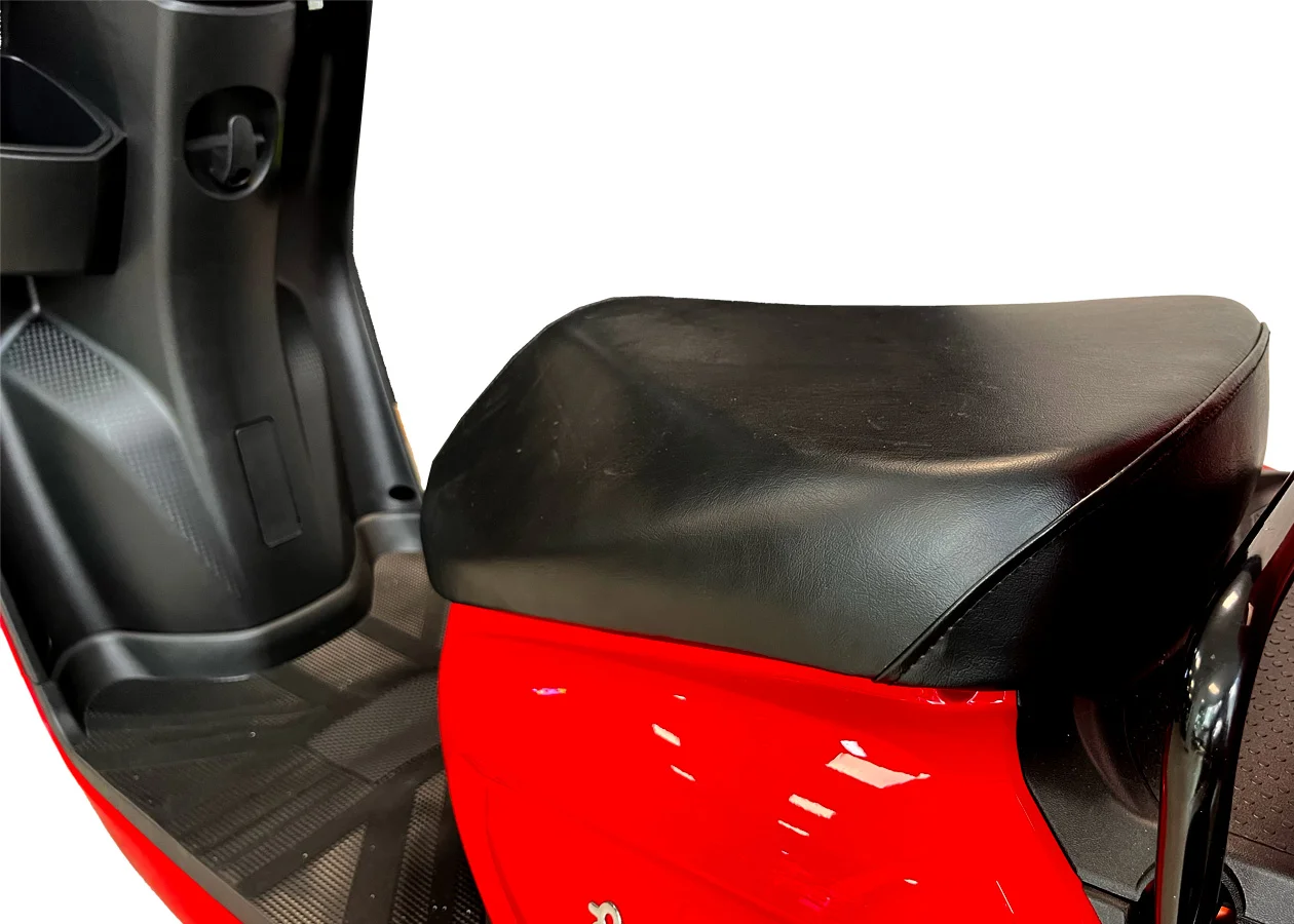 Zoom sur la selle du Scooter Cargo 50