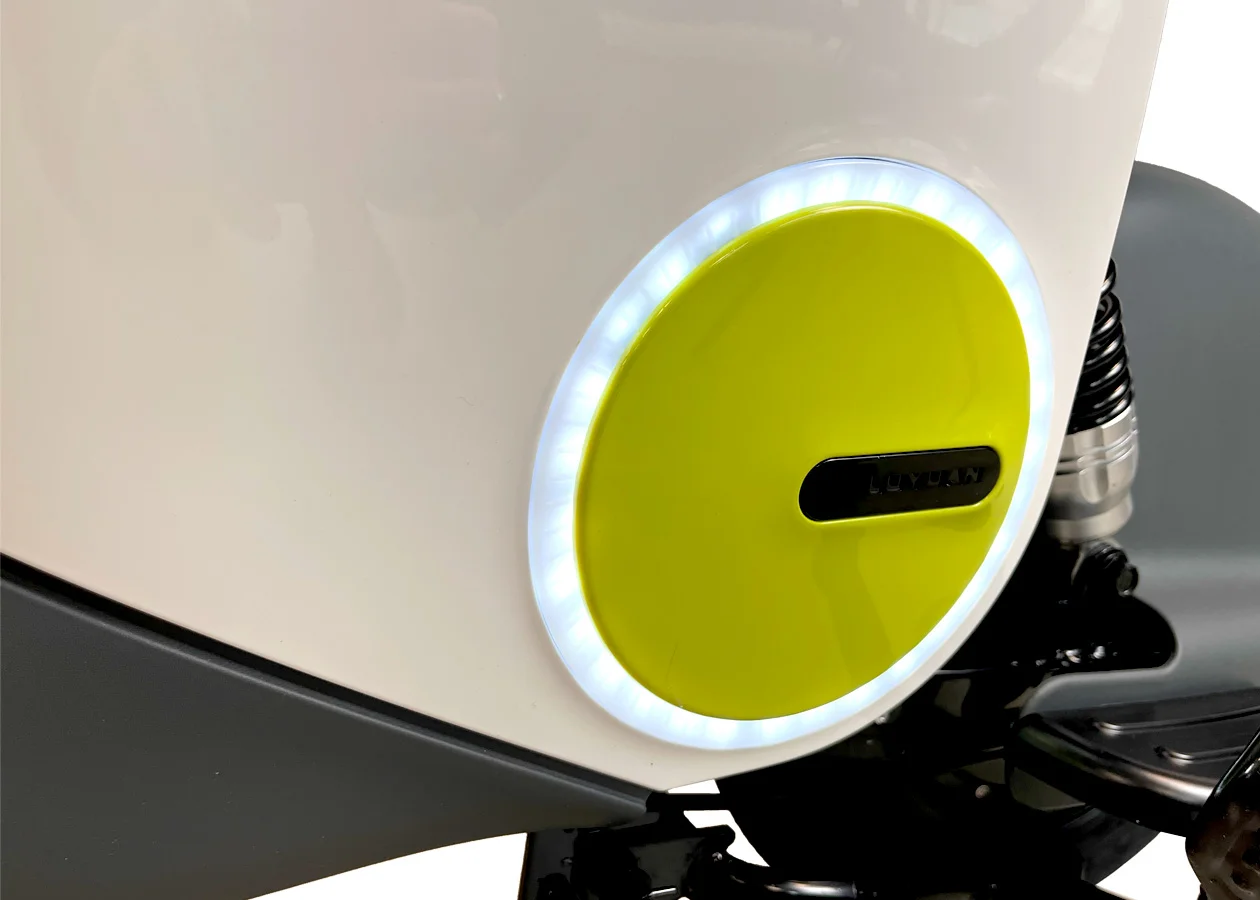 Oxygo - Scooter Singo 50 zoom de l'avant du scooter sur fond blanc