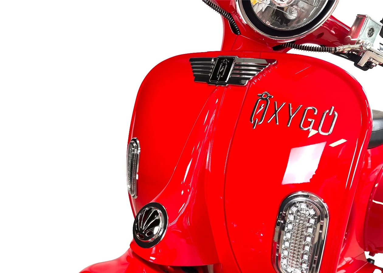 Scooter Tango Primo 50 zoom sur le logo Oxygo à l'avant