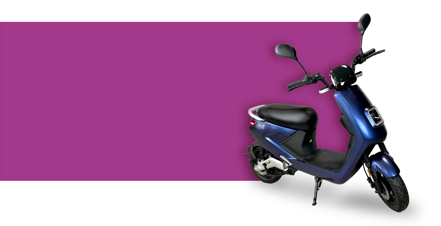 Oxygo - Scooter Teengo 50 détouré vue de profil sur fond étiré coloré